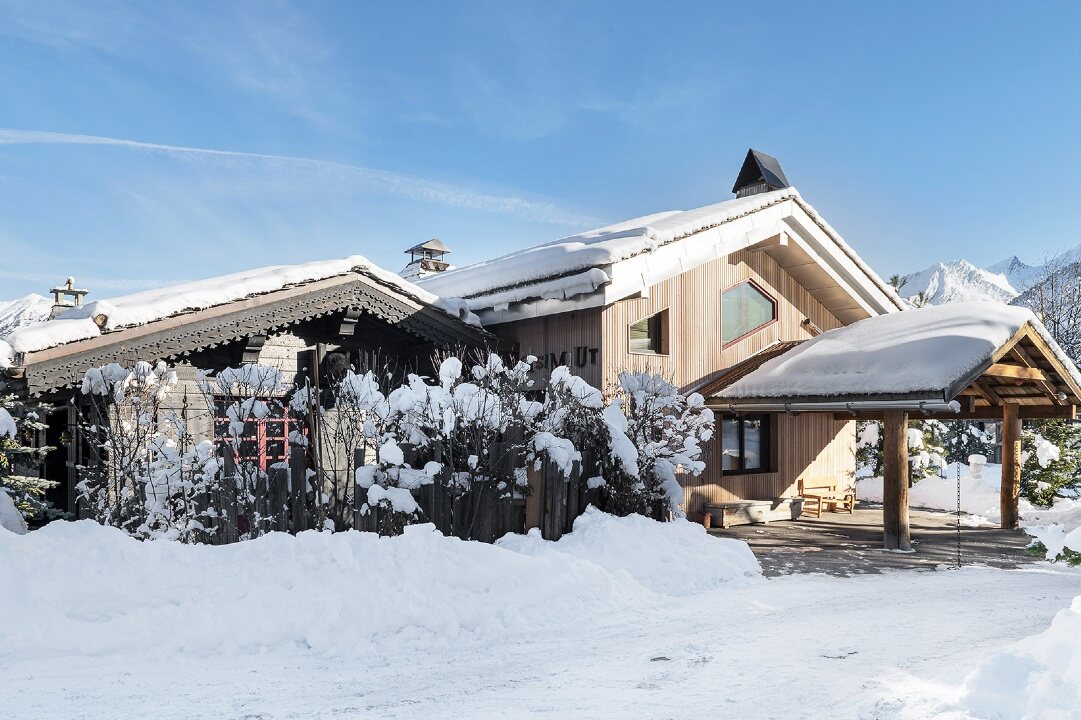 The chalet in Courchevel under snow