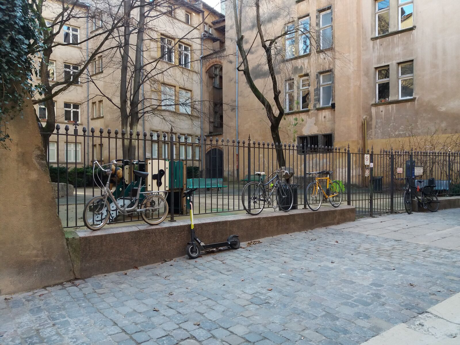 A quiet square, rue du Boeuf