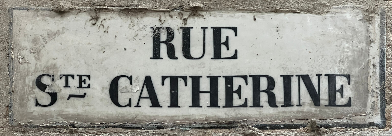 Old carved street plate reading Rue Sainte-Catherine